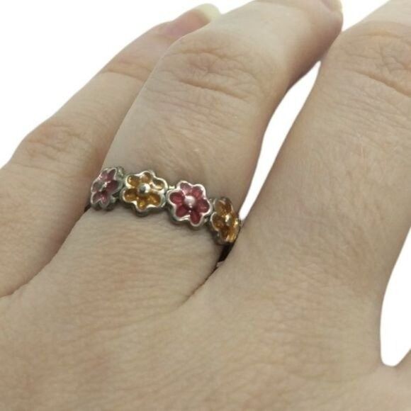 Size 5.5 Daisy chained ring - Picture 1 of 2